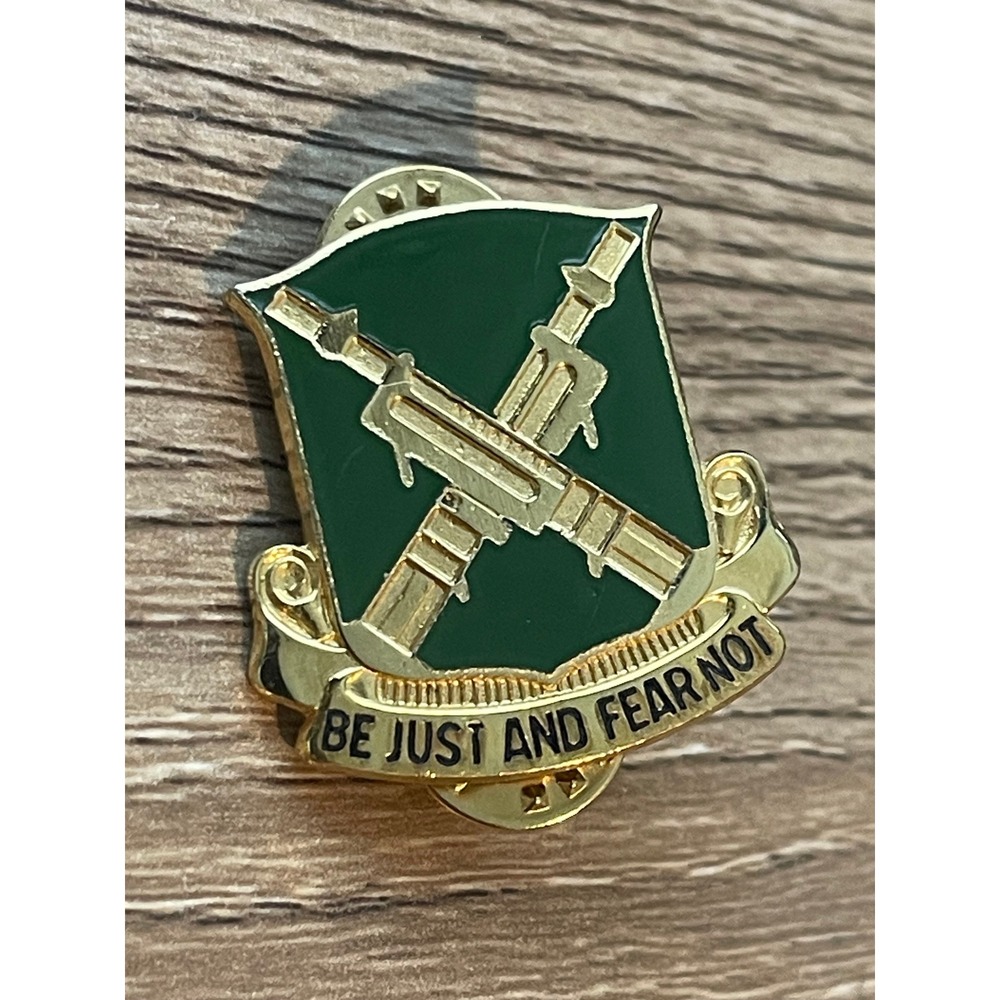US Army 317th Military Police Battalion Unit Crest "BE‎ JUST AND FEAR NOT" USA